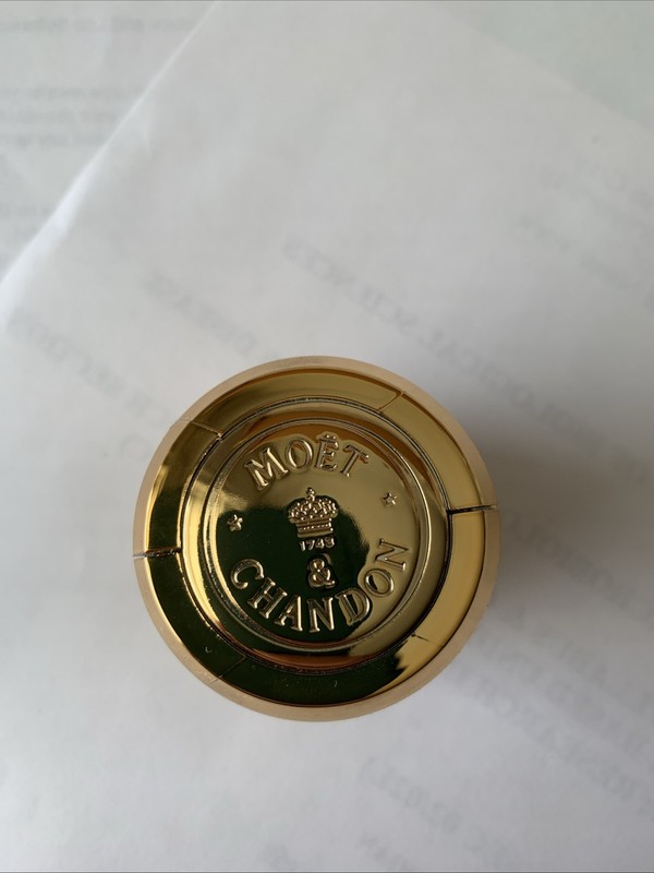 MOET CHANDON CHAMPAGNE BOTTLE STOPPER BOUCHON GOLD TONE NEW 