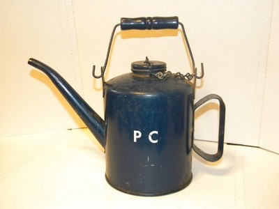 ANTIQUE BLUE EAGLE 2 QT. RAILROAD GAS & OIL CAN EMPTY