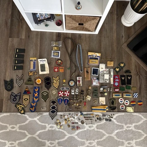 HUGE LOT OF MILITARY INSIGNIA PINS RIBBONS PATCHES WW2 Korea Vietnam Navy Army