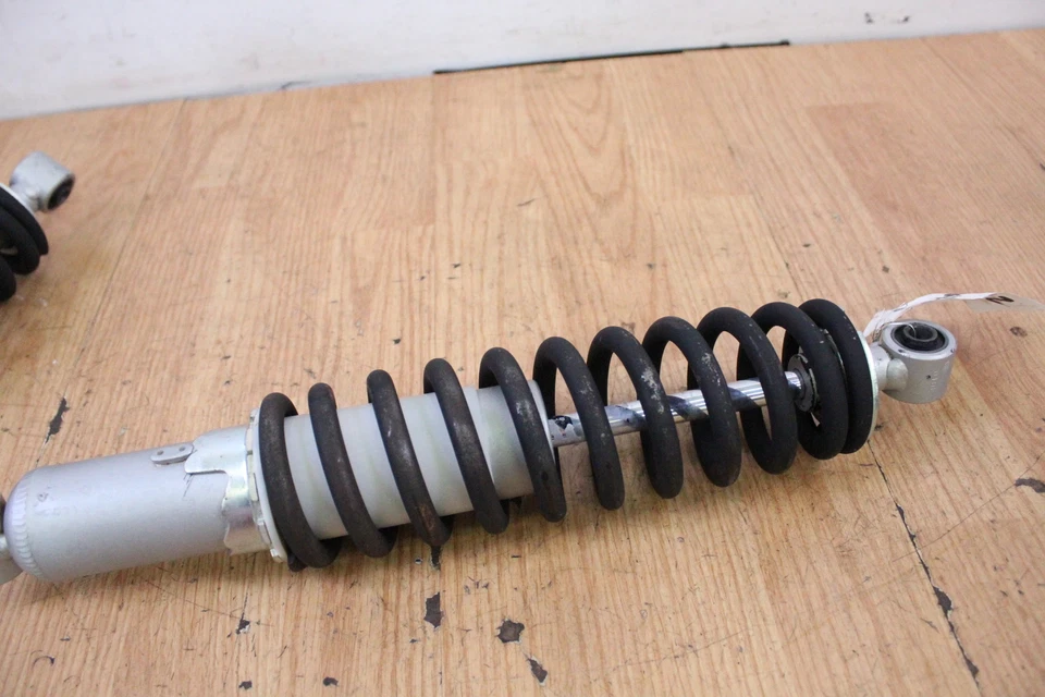 Amortiguadores delanteros izquierdo y derecho Yamaha RS Viking Professional VK10 2012 15,5" Foto 4 de 4