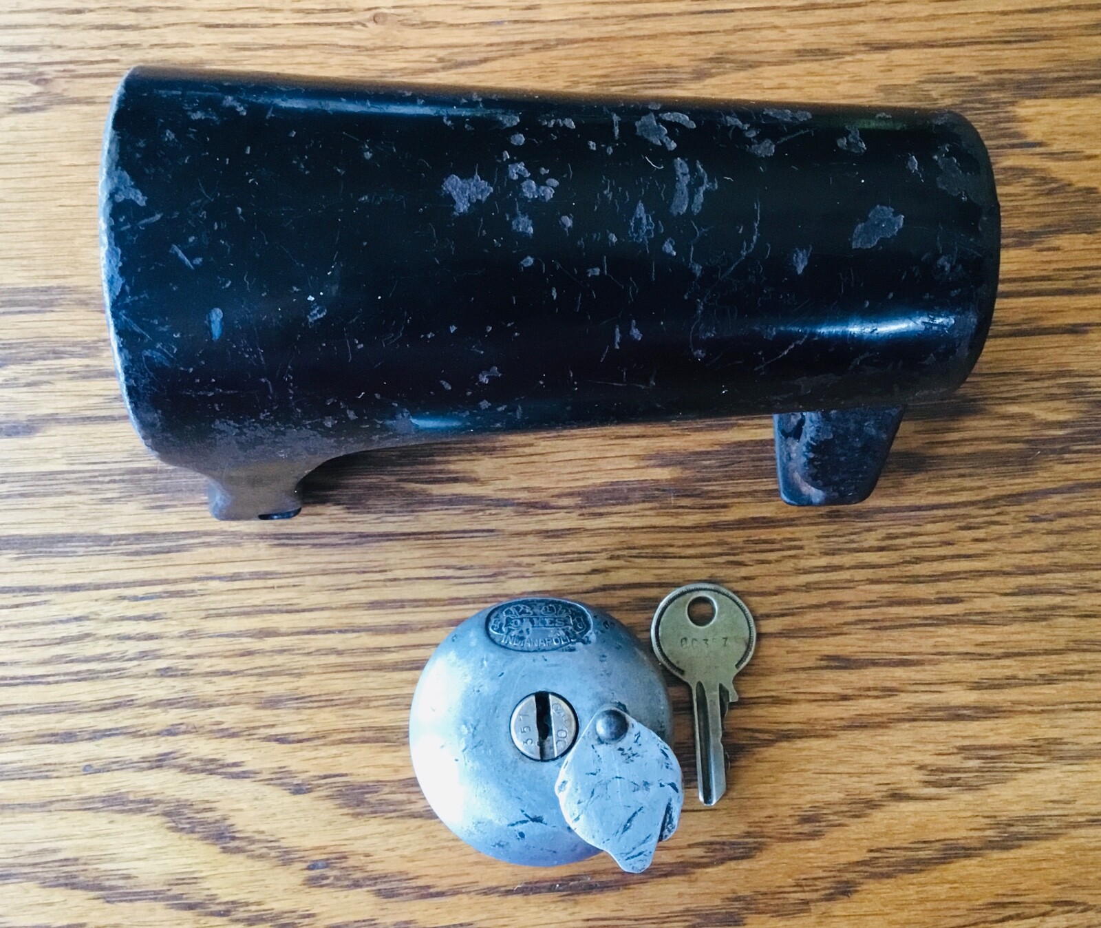 1920s 1930s Oakes SPARE TIRE LOCK w/YALE KEY vtg early antique