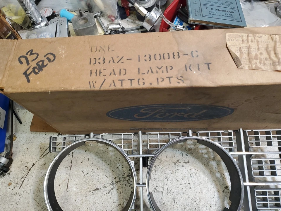 Новый из старых запасов 1973 Ford LTD Brougham Country Squire ободок фары \ D3AZ-13008-C \ ИЗЯЩНЫЙ - Изображение 2 из 4