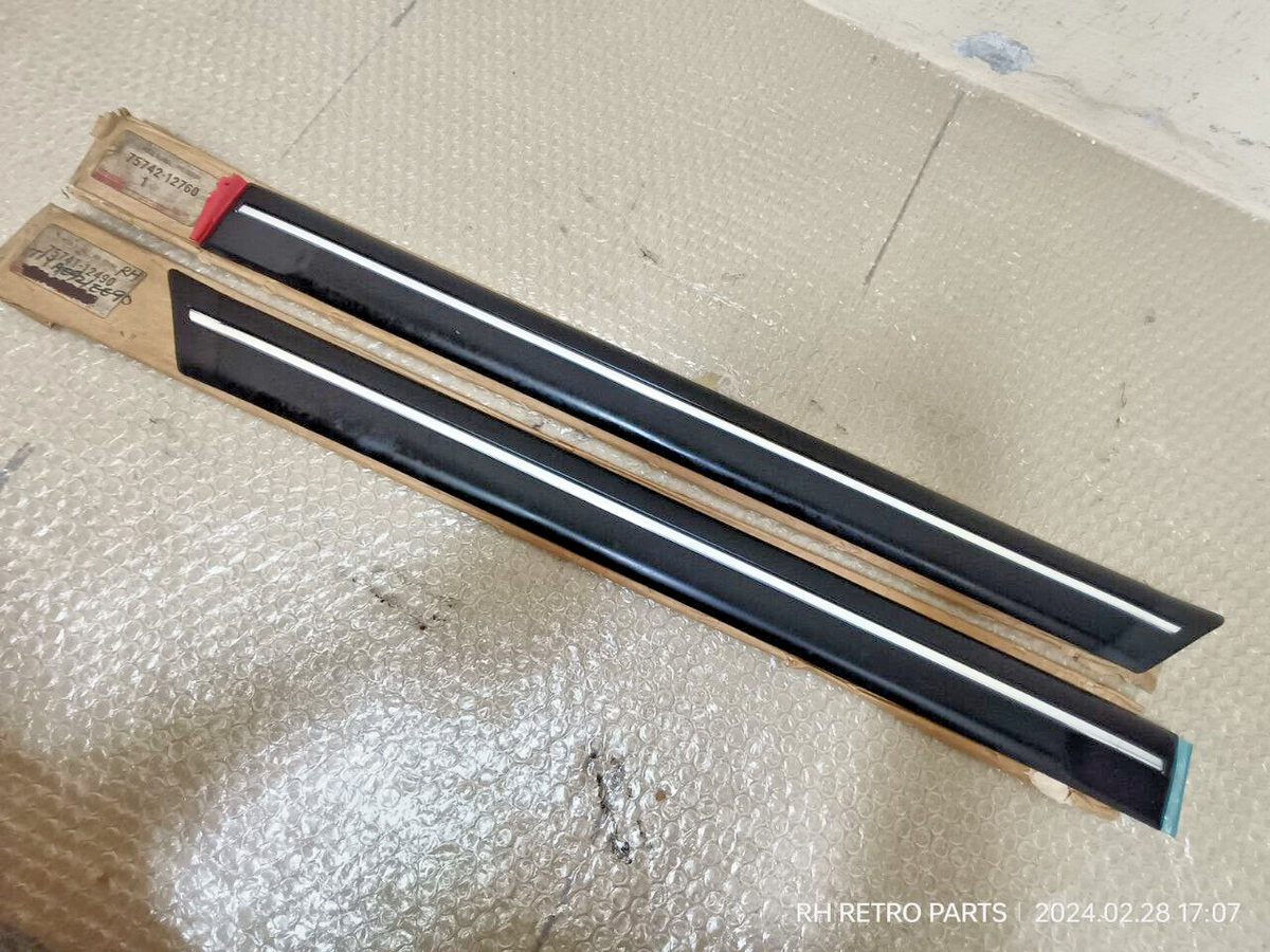 JDM Toyota Corolla AE90,EE90, Side Moulding, 6 Generation 1987 NOS