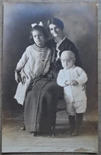 1904-1918 Photo Burritt Studio W. Madison St.-Mother 2 children RPPC Postcard 