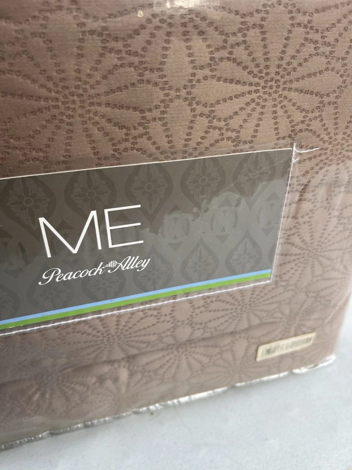 Peacock Alley $399 СДЕЛАНО В США ВИНТАЖНЫЙ НОВЫЙ ИЗ СТАРЫХ ЗАПАСОВ НОВЫЙ С ЯРЛЫКАМИ QUEEN COVERLET «LUCKY STAR» шоколад - Изображение 4 из 4