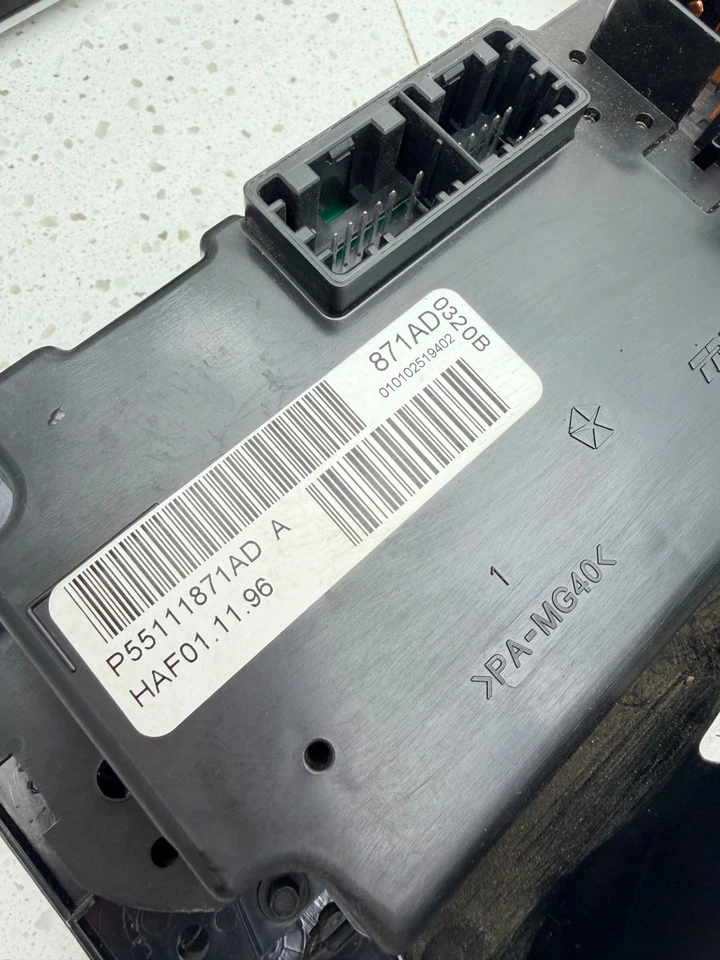08-10 Dodge Charger calefacción aire acondicionado control de clima con bisel de ajuste P55111871AD OEM Foto 4 de 4