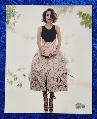 Rose Byrne ~ Neighbors/Bridesmaids ~ Signed 8x10 Photo AUTO BAS Beckett