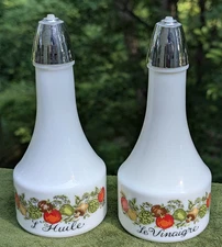 VTG 1970s CORNING WARE GEMCO SPICE OF LIFE MILK GLASS OIL & VINEGAR CRUETS USA