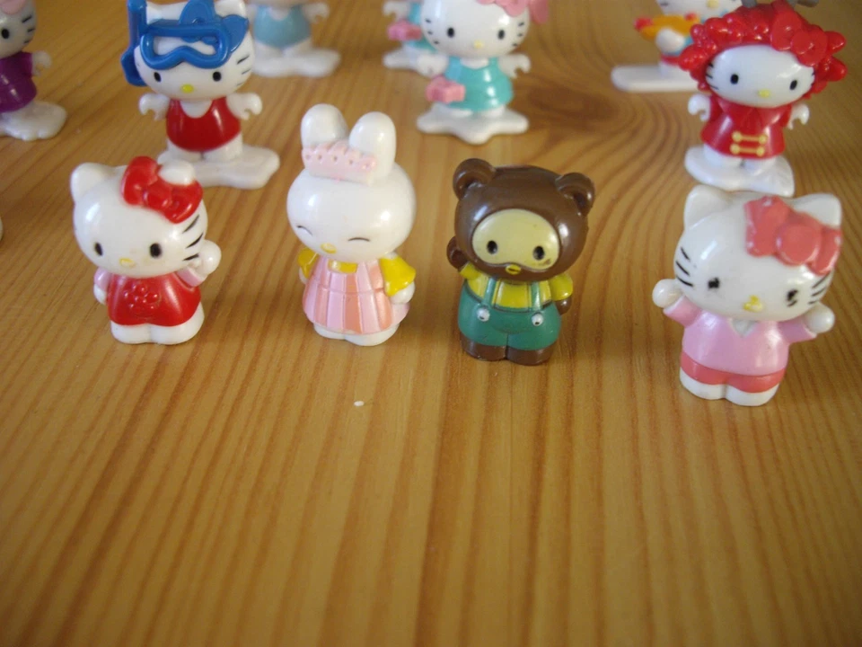 Lot  12 figurines Hello Kitty Sanrio bon état - Photo 2/4