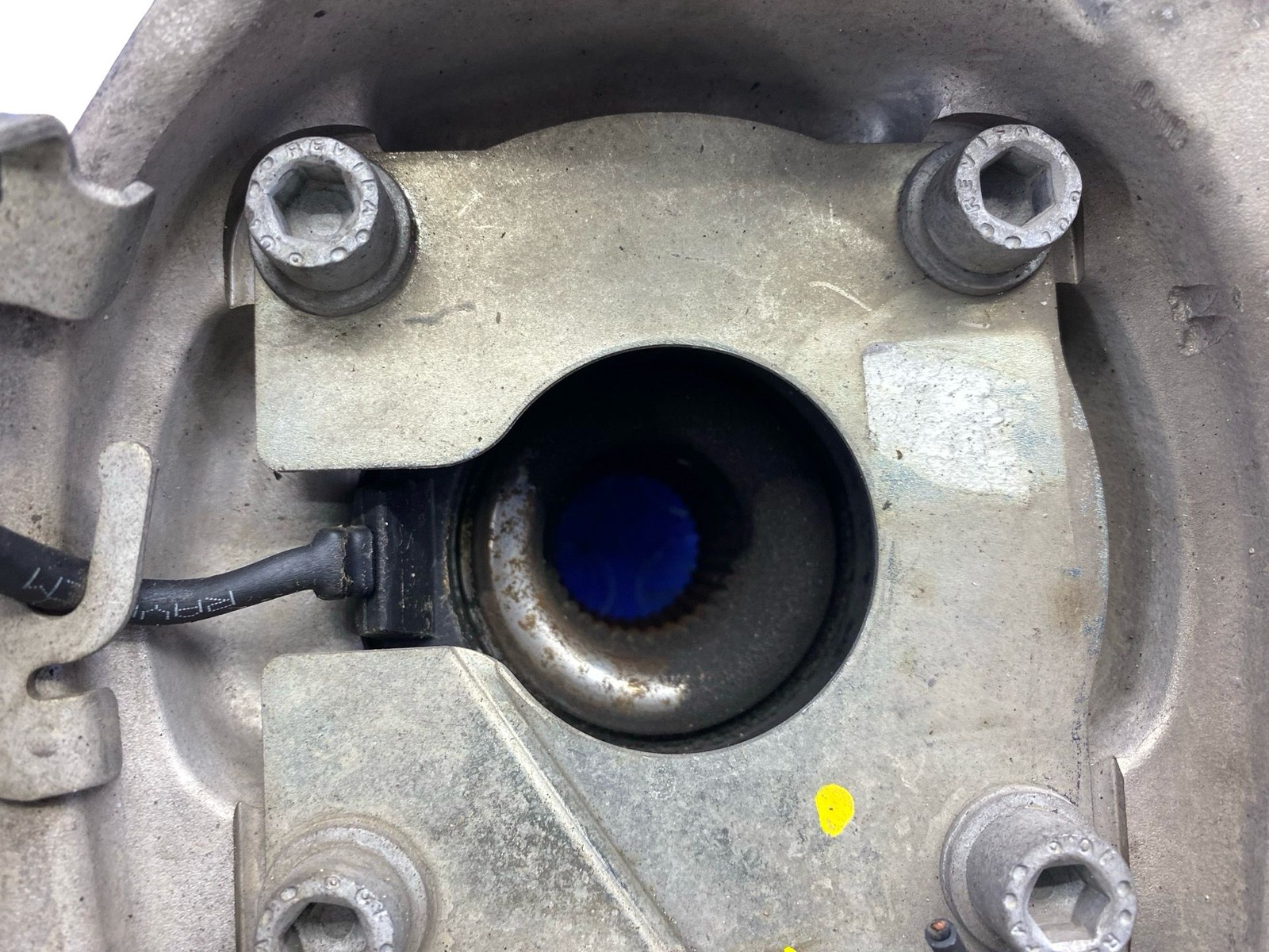 2011 - 2019 Maserati Granturismo Oem 4.7L Front Left Spindle Knuckle Hub Bearing