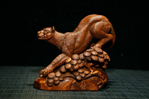 Chinese Boxwood Carved Exquisite Leopard Statue Sculpture Home Decor Art - Picture 1 of 8