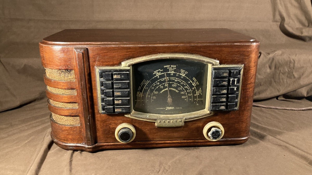 Antique Zenith 7SC33R Art Deco Wood Table Top Tube Radio Antique Zenith 7SC33R Art Deco Wood Table Top Tube Radio