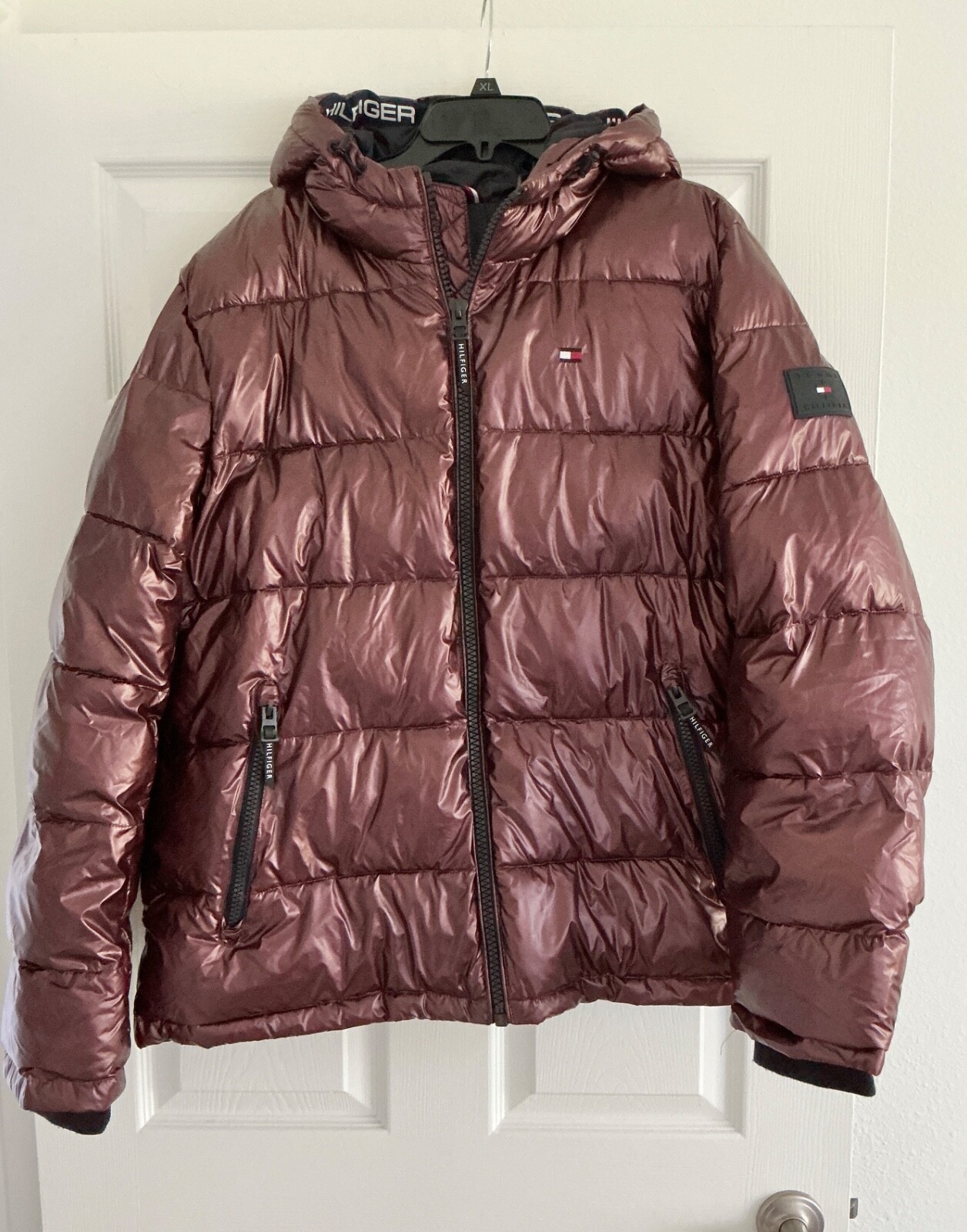 Tommy Hilfiger Mens Pearlized Performance Hooded Puffer Jacket Marsala  Size XL