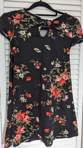 BTWEEN Size 8 Women's Blouse Tshirt Short Sleeve Black Floral - Picture 15 of 24