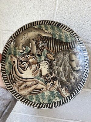 Vintage Decorative 1994 Safari Animal Plate w/ Tiger Zebra Lion Cub Collectable
