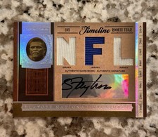 2006 Playoff National Treasures Lawrence Taylor Game Worn Patch Auto /25 - Giant
