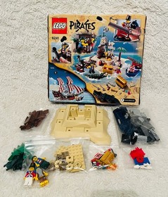 LEGO 6241 Pirates Loot Island Treasure Island Original Box Complete