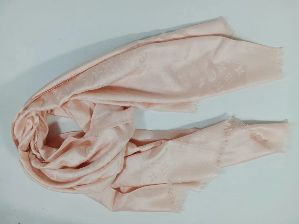Authentic Louis Vuitton Wrap Stole Shawl 65% Cashmere 35% Silk Peach Used - Image 3 of 4