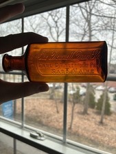 Bottiglia da farmacista ambra 4 once Dennett negozio di droga Earl C. Wakefield Saco Maine