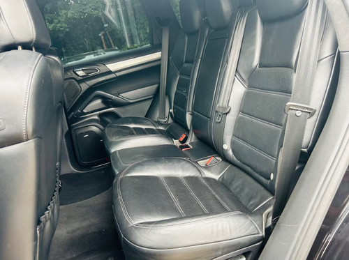 2011 PORSCHE CAYENNE 4.8 TURBO 493BHP - LEATHER, HEATED SEATS, DUAL CLIMATE - Picture 10 of 17