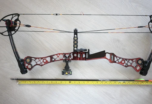 Mathews Monster MR8 bow in VGC Right handed Compound Bow 29.5cm draw length