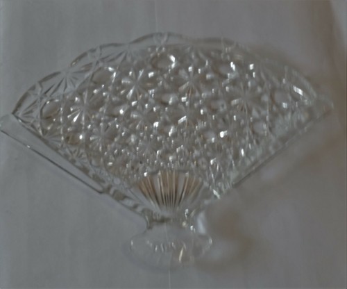 "Cut Crystal" fan shaped trinket tray or soap dish. 7 7/8" x 5 3/4" NOS no box - Picture 4 of 9