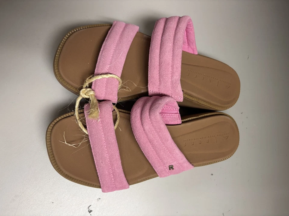 REEF Women's Wedge Two Strap Slide Pink Suede Size 7 Brand New - Image 4 of 4