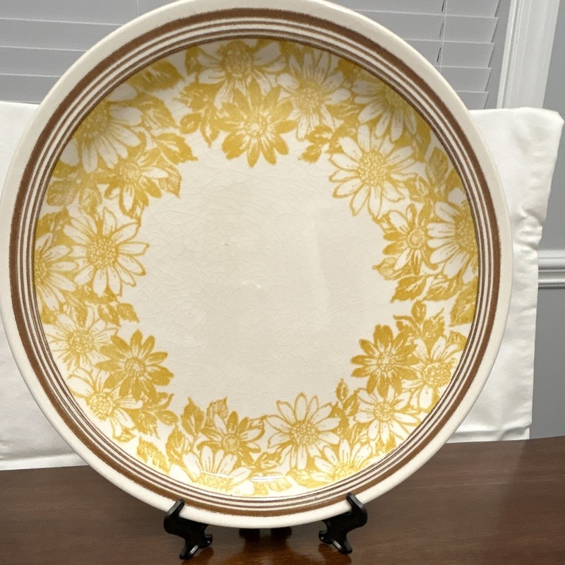 Round Ceramic Floral Plate White Yellow Flower Pattern Brown Rim Accent