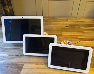 Google Nest Hub Bundle 3x ( 1 x Big Hub Max Gen 1 1 x HUB Gen 1 1 x HUB Gen 2)
