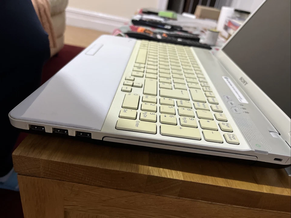 Sony Vaio VPCEB1M0E Intel Core I5 8g 256g With Ubuntu OS Used Laptop - Image 3 of 4