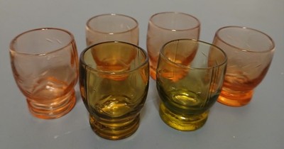 Set of 6 Vintage ''Depression Glass'' Cordials/Shot Glasses are amber-pink & green