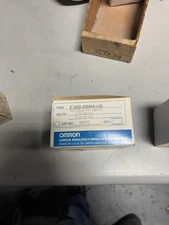 NEW Omron E3B2-R5M4-US Photoelectric Switch E3B2R5M4US