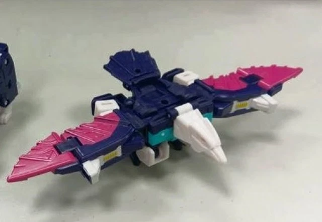 Deluxe Wingspan Cloudraker Limited Edition Exclusive Transformers Generations - Image 2 of 4