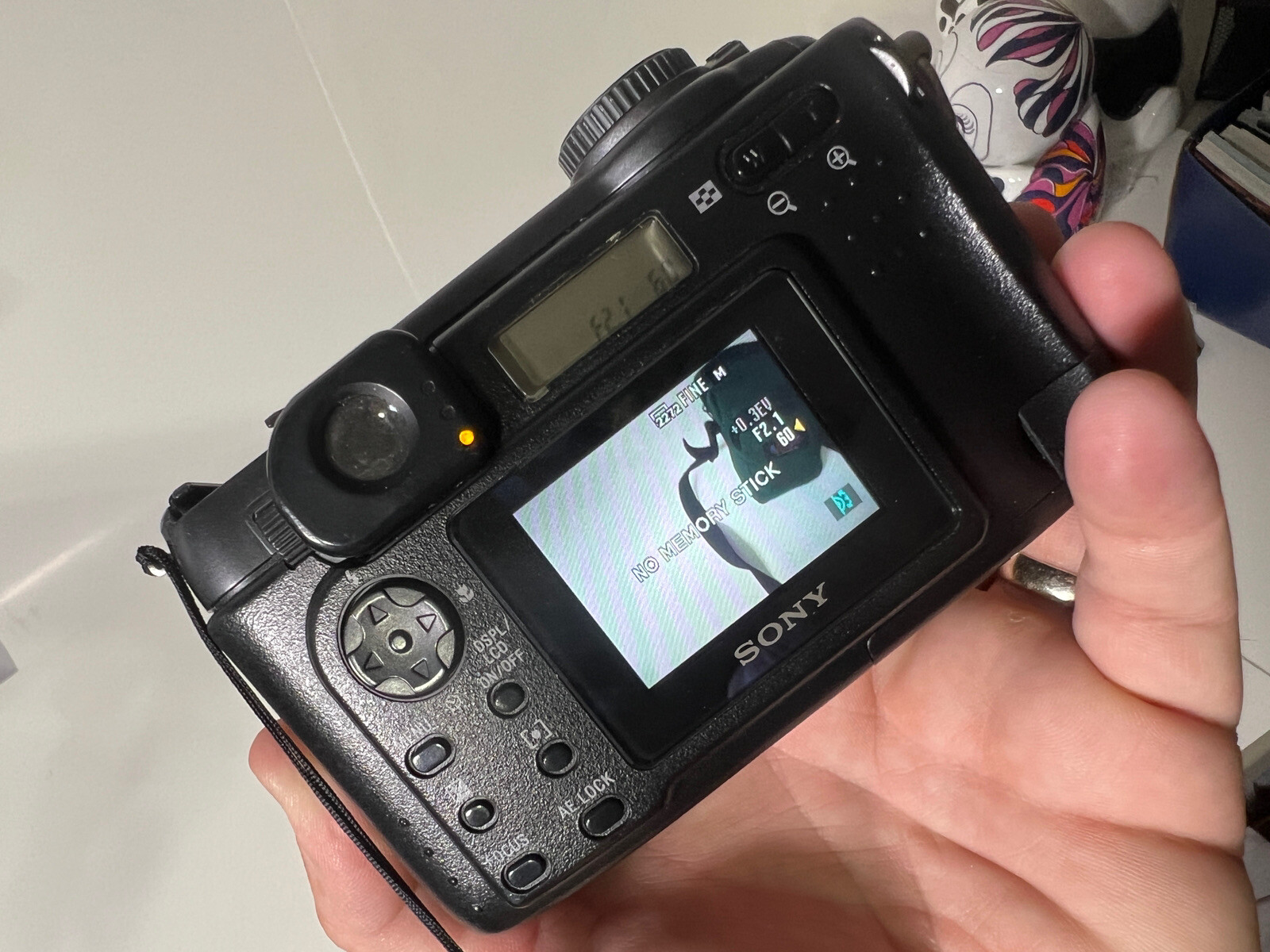 Sony Cybershot DSCS85 Digital Camera + Battery, case; TESTED PLS READ