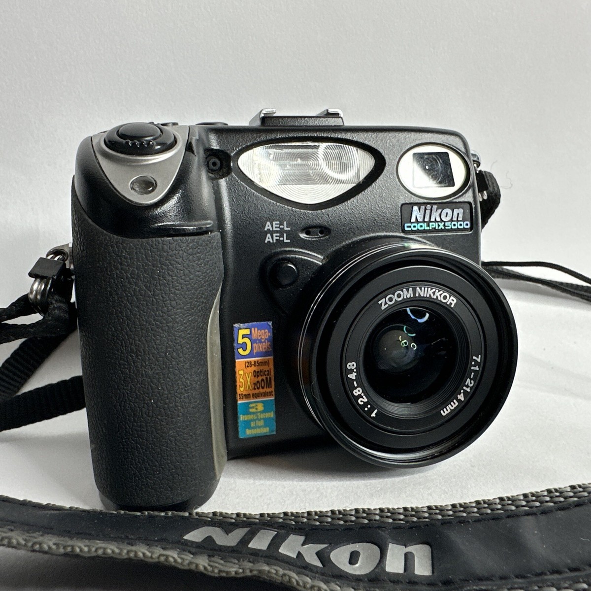 Nikon COOLPIX 5000 ブラック Nikon COOLPIX 5000 5.0MP Digital Camera - Black - Untested W