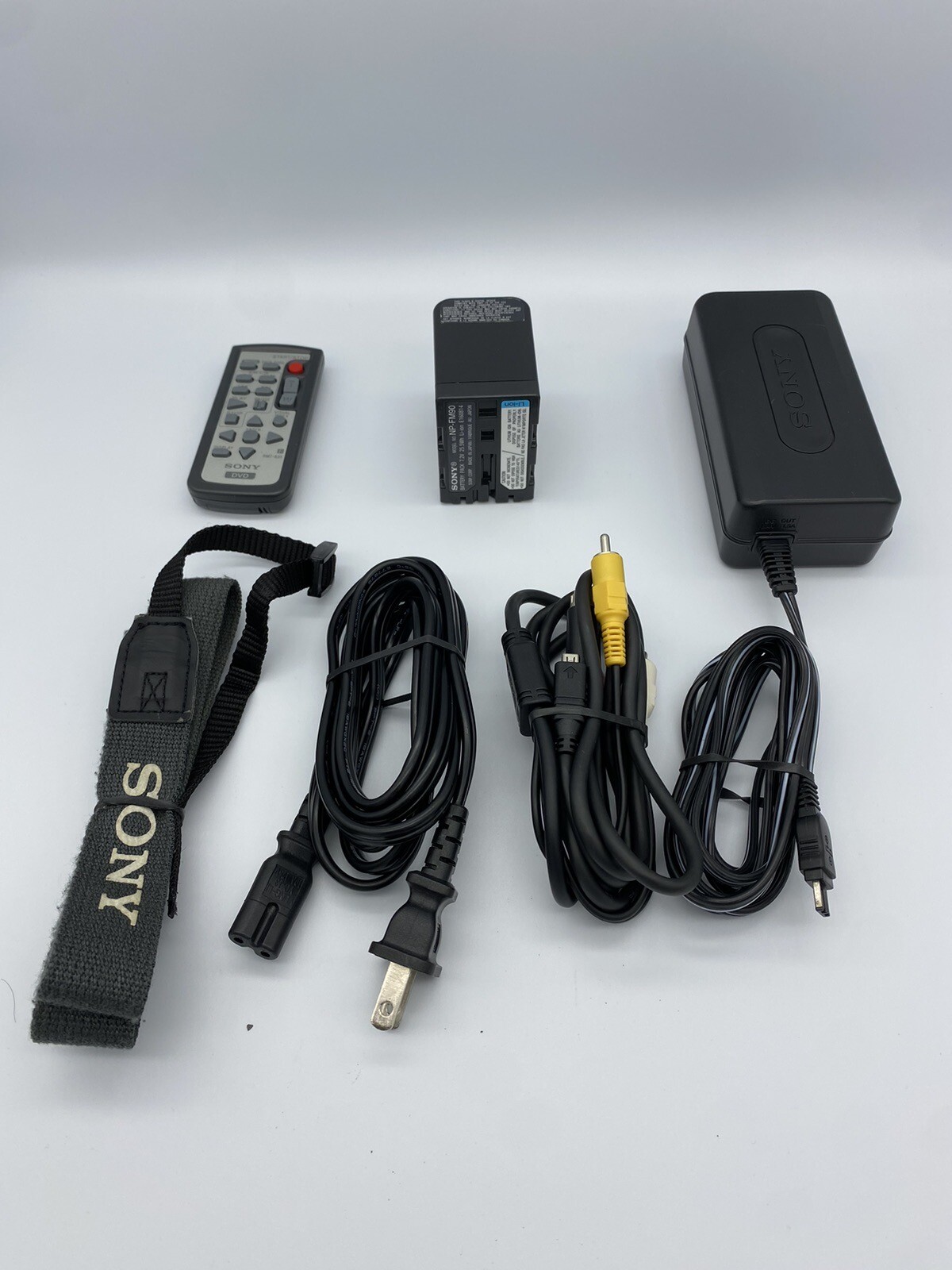 SONY Handycam DCR-DVD201 Camera Camcorder Mini DVD-R Tested and Working