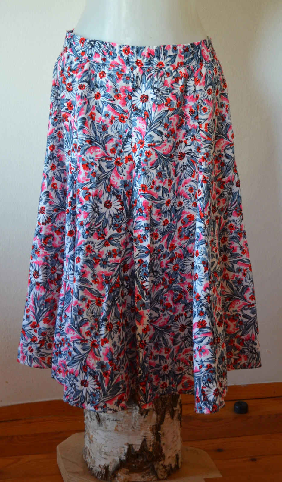 Vintage Women's Skirt, Floral Motive, 100% Cotton, S / 36