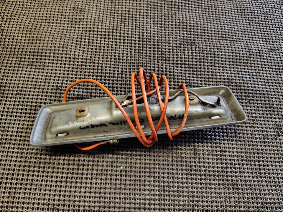 Luz interior de carga trasera ejecutiva Pontiac Bonneville Catalina 1969-70 8732781 Foto 3 de 4