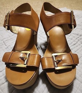 Michael Kors Logo platform sandals Leather Upper Rubber Outsole 9M