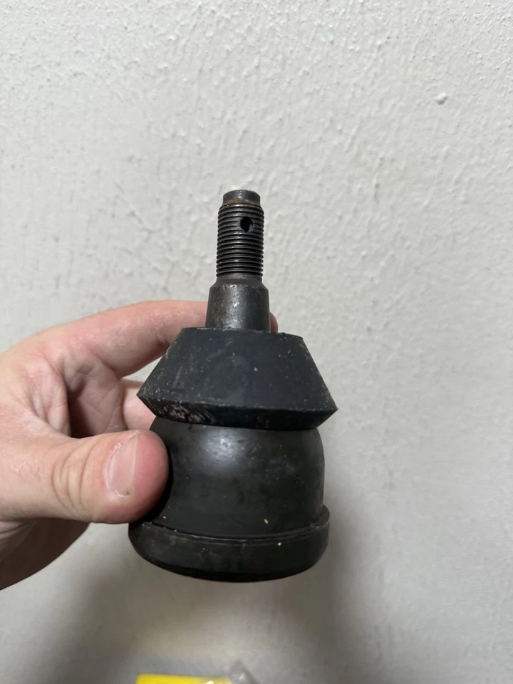 Suspension Ball Joint Front Lower Moog K6293 for Chevrolet C3500, GMC C2500, C35 - Image 3 of 4