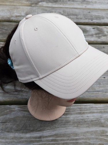 Adidas Damen rückenfreie Pferdeschwanzmütze sand AEROREADY Baseballkappe gebraucht, in einwandfreiem Zustand - Bild 5 von 7