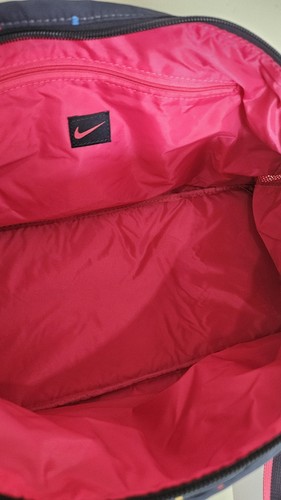Vintage Nike Women's Gym Bag Holdall Bag Retro 40x25x20cm Nylon Poly - Picture 15 of 20