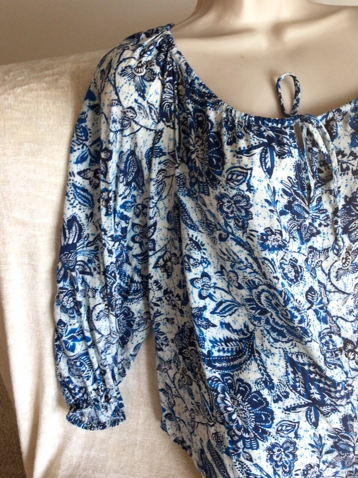 Adorable Blusa Campesina Estampada Azul Terciopelo de Graham and Spenser Odet Talla XL Foto 2 de 4