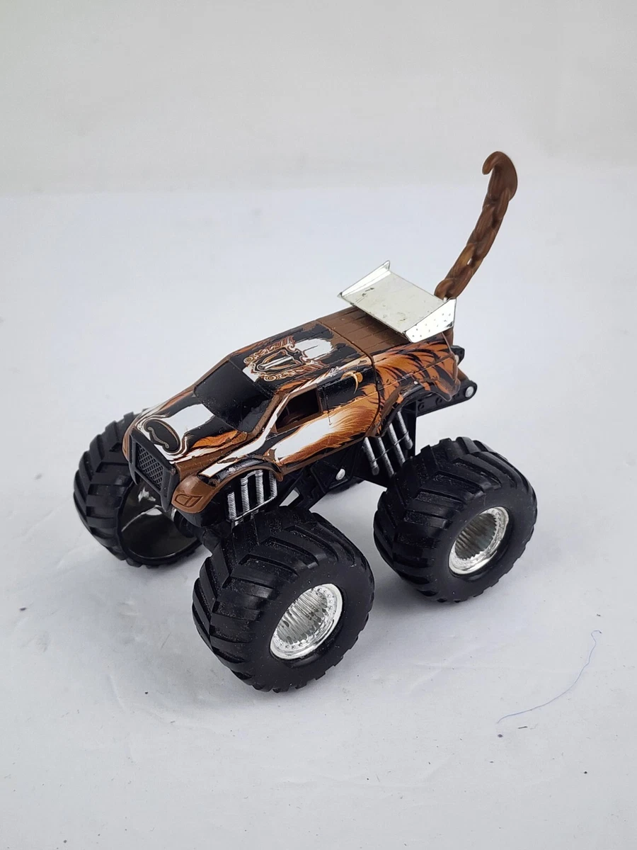 VTG 2006 MATTEL HOT WHEELS ROAD BEAST BROWN MONSTER TRUCK ATTACK TEETH