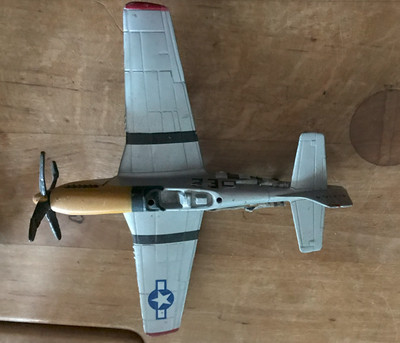 P-51 D Mustang Modellflugzeug Maisto 1:72 Tarnfarbe