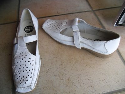 Gut erhaltene bequeme weiße BAMA Leder Schuhe Gr. 38 Lochmuster + Klettverschluß
