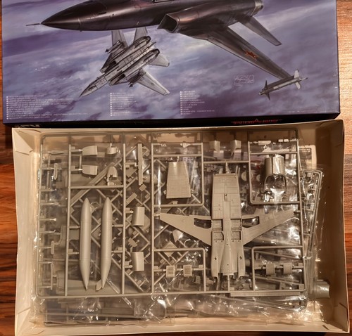 plastic plane model. MiG-28 F-5E 1/48 scale - Imagen 2 de 6