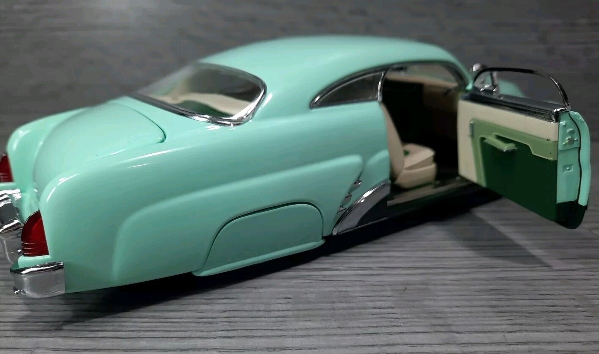 ミニカー HIROHATA MERC DANBURY MINT 1:24 HIROHATA MERC 1951 - The Legend Mercury