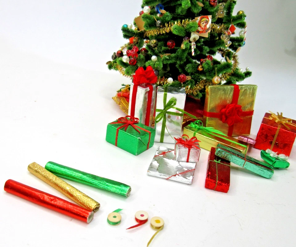 dollhouse miniature 12 Xmas finely wrapped gifts presents + wrapping paper Lot - Image 2 of 4