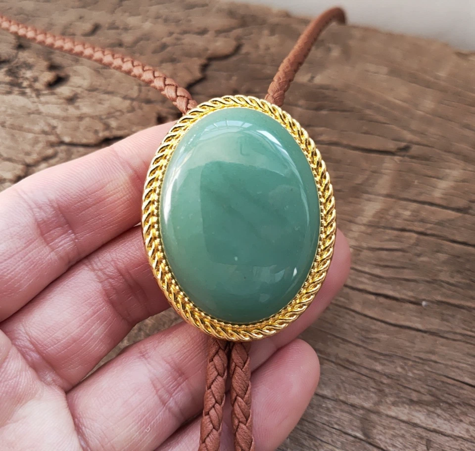 Gravata bolo de jade verde artesanal: joias de cowboy douradas ocidentais - Imagem 3 de 4